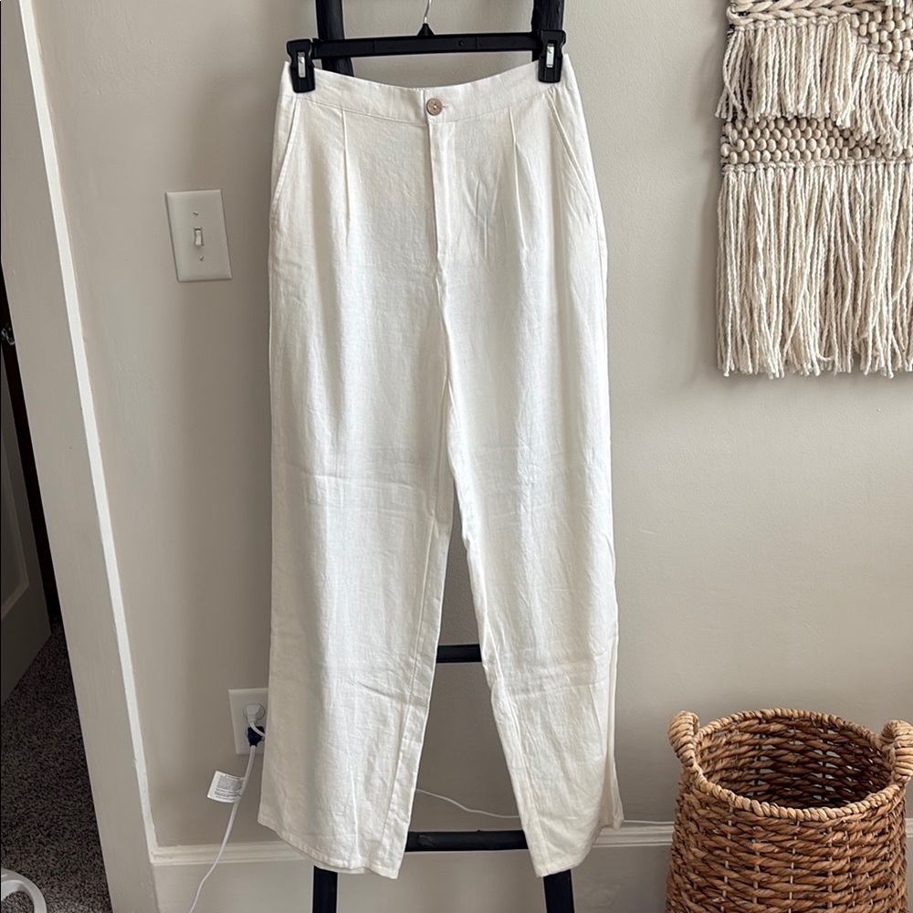 Love Tree White Linen Straight Leg Pants Size M (runs small)